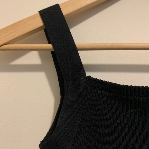 black square neck tank 🤍 - Picture 5 of 6